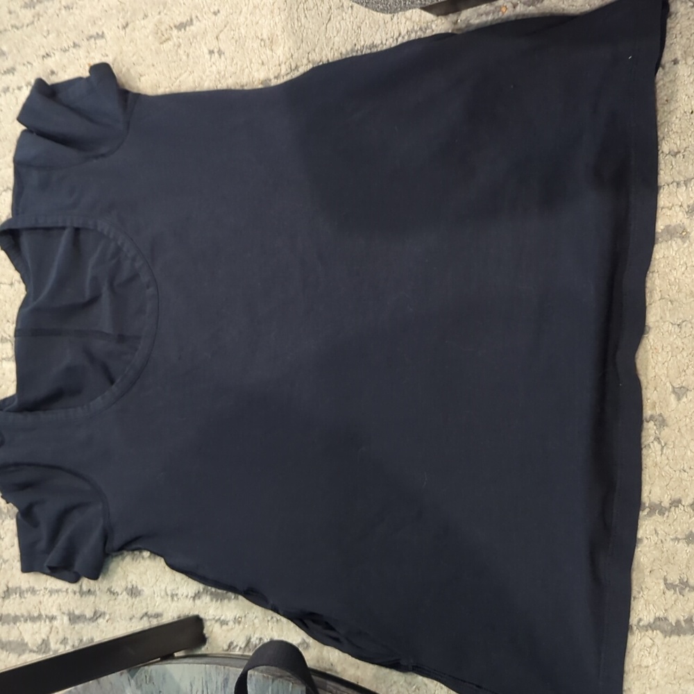 Lululemon scoop neck short sleeves with side pockets black